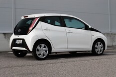 Toyota AYGO 1,0 VVT-i x-play 5ov, vm. 2017, 168 tkm (5 / 17)