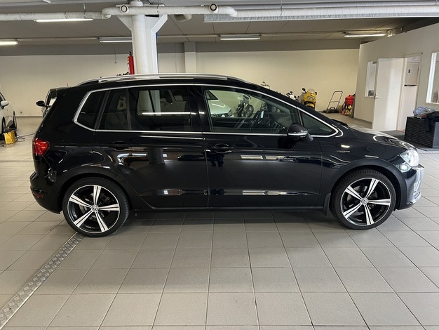 Volkswagen Golf Sportsvan Highline 1,6 TDI 81 kW (110 hv) DSG-automaatti, vm. 2016, 139 tkm (3 / 14)