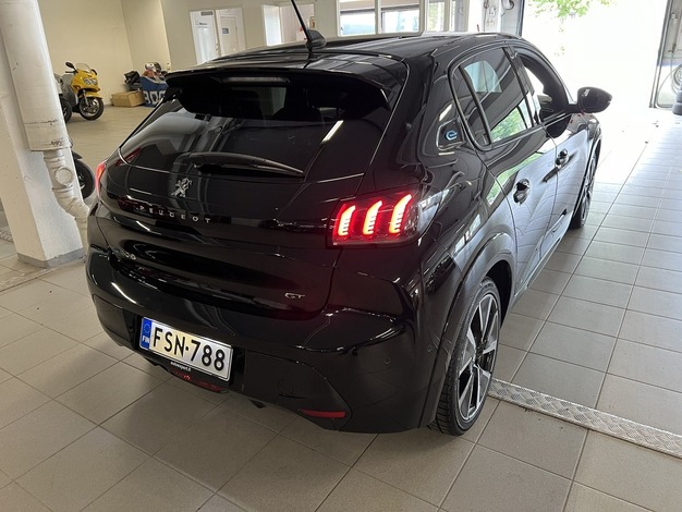 Peugeot e-208 GT 50kWh 136 Automaatti, vm. 2021, 60 tkm (4 / 10)