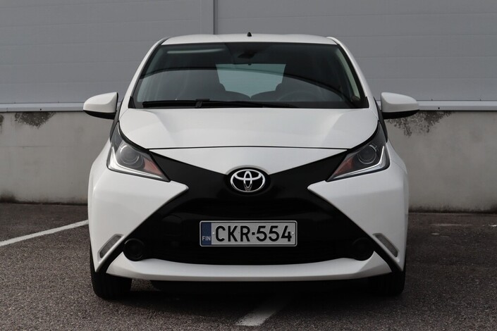 Toyota AYGO 1,0 VVT-i x-play 5ov, vm. 2017, 168 tkm (2 / 17)