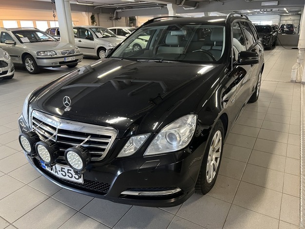 Mercedes-Benz E 220 CDI BE T A Premium Business, vm. 2011, 441 tkm (1 / 10)